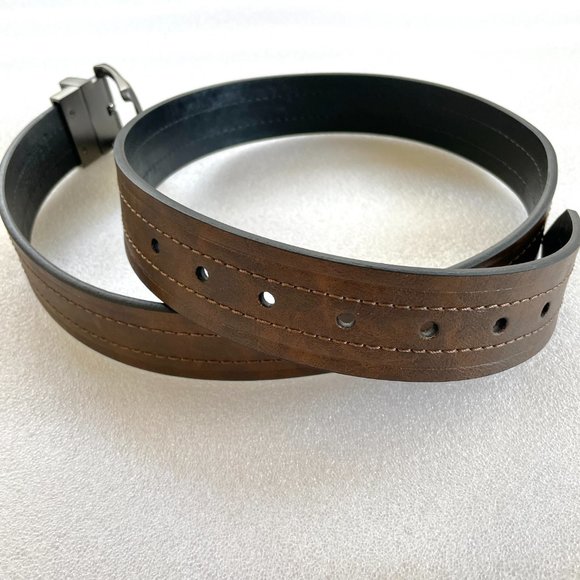 Levi's Gunmetal Buckle Leather Belt - Picture 3 of 6